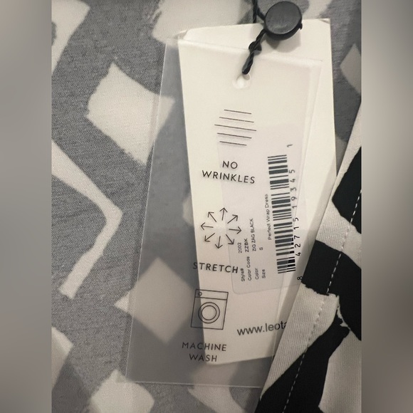 ๐Leota Wrap Dress - Picture 11 of 16